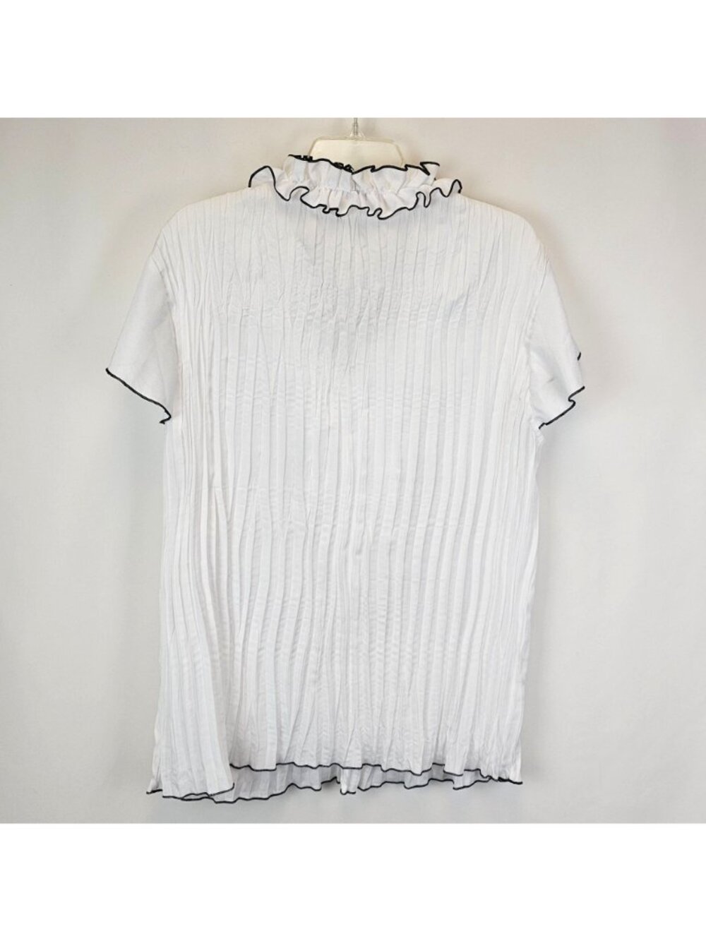 Cato Woman Ruffle Blouse 18/20W B&W Pleated Flutter Coquette Ethereal Top - Picture 2 of 10